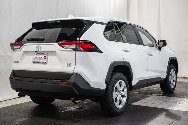 2025 Toyota RAV4 LE photo 4
