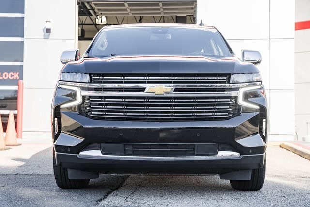 2023 Chevrolet Suburban Premier photo 2