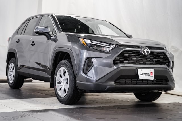 2025 Toyota RAV4 LE's photo