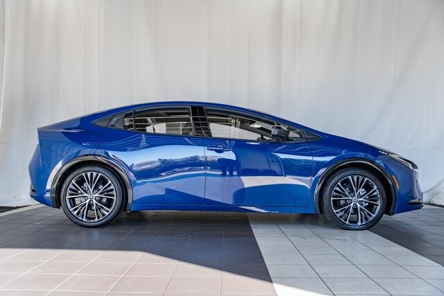 2024 Toyota Prius LE photo 3