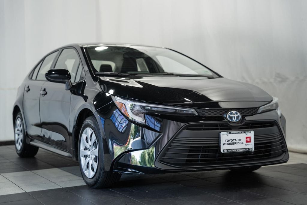 2025 Toyota Corolla LE Hybrid CVT's photo