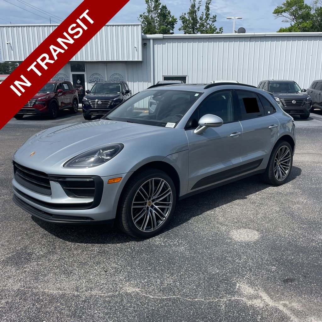 2022 Porsche Macan -'s photo