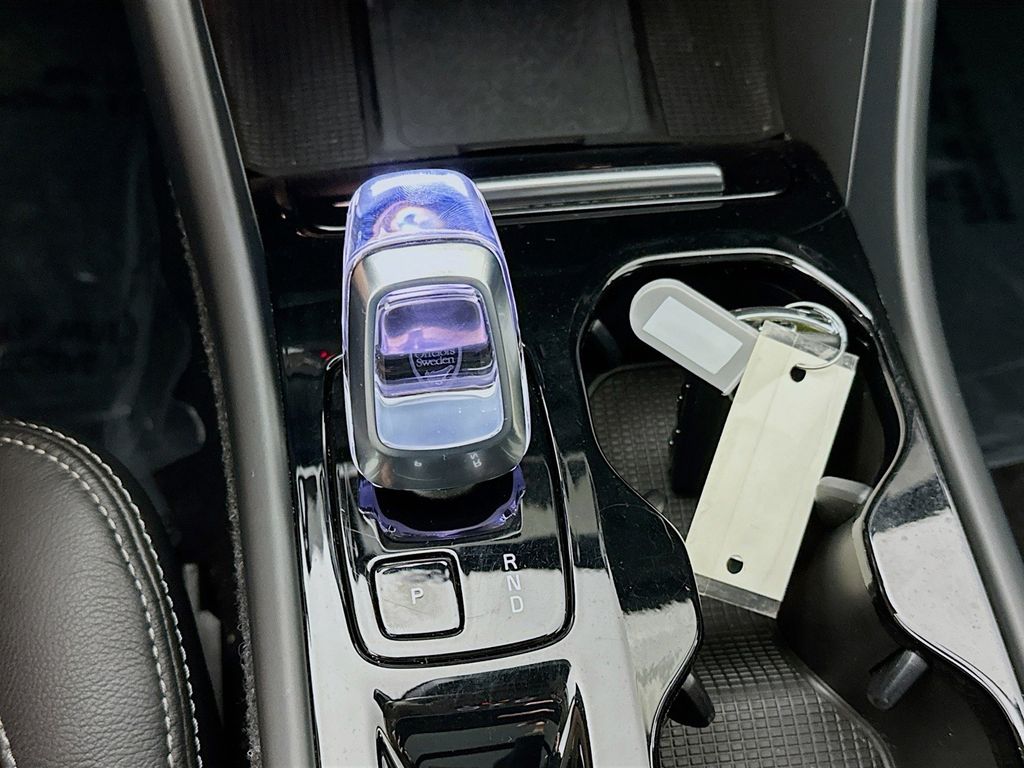 2023 Volvo XC40 Plus - Photo 16