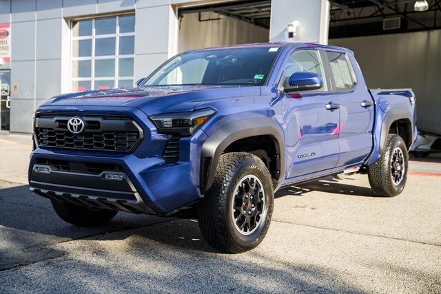 2025 Toyota Tacoma TRD Off-Road photo 3