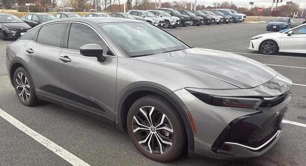 2024 Toyota Crown XLE photo 2