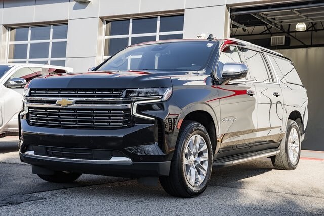 2023 Chevrolet Suburban Premier photo 3