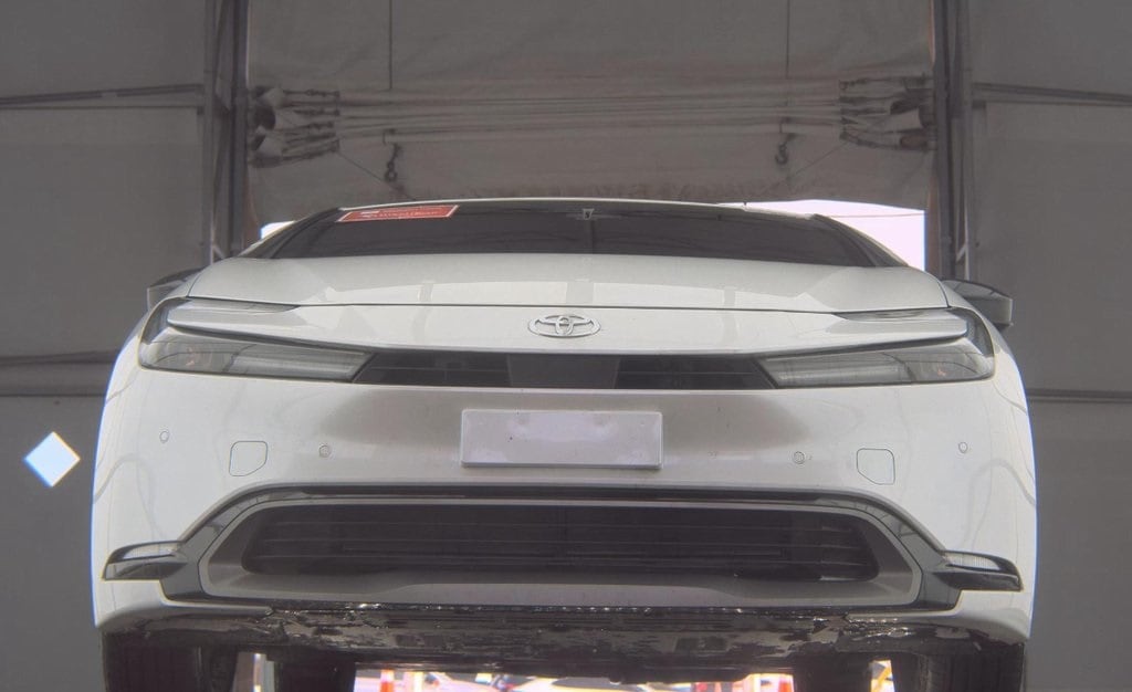 2024 Toyota Prius XLE photo 3