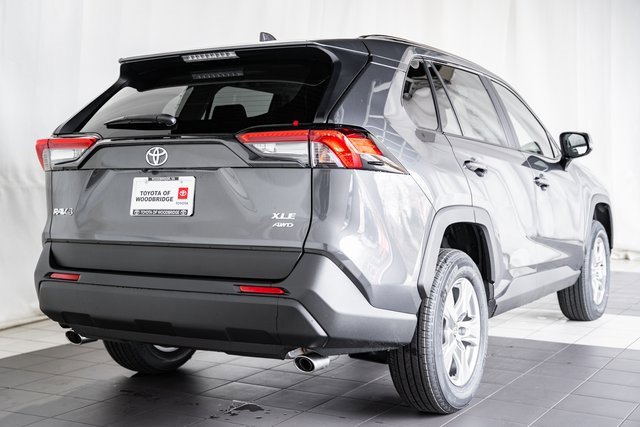 2025 Toyota RAV4 XLE photo 2