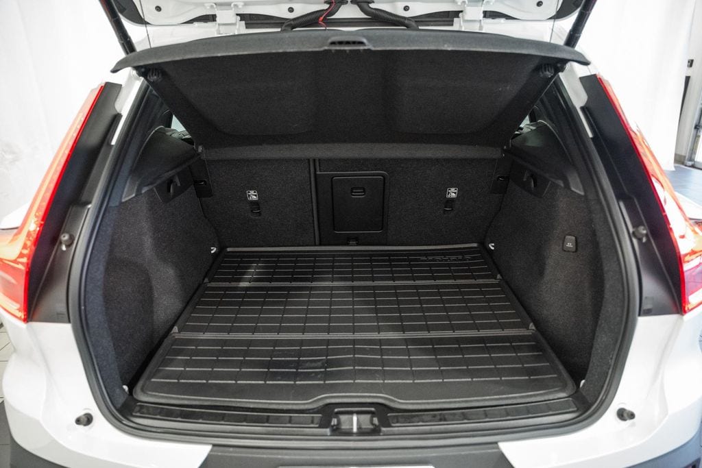 2023 Volvo XC40 Plus - Photo 9