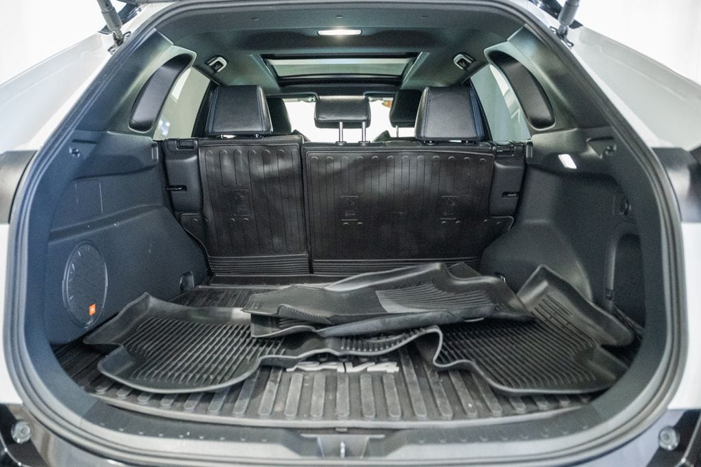 2024 Toyota RAV4 XSE - Photo 15