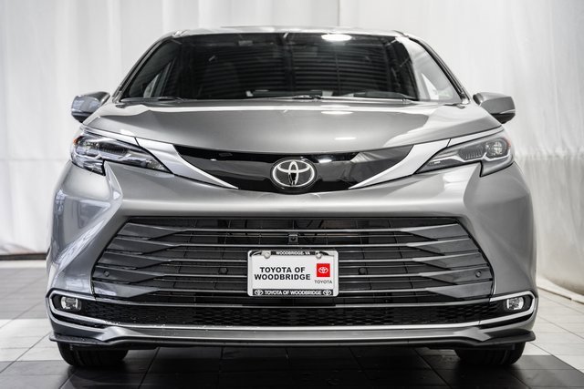 2026 Toyota Sienna Platinum photo 2
