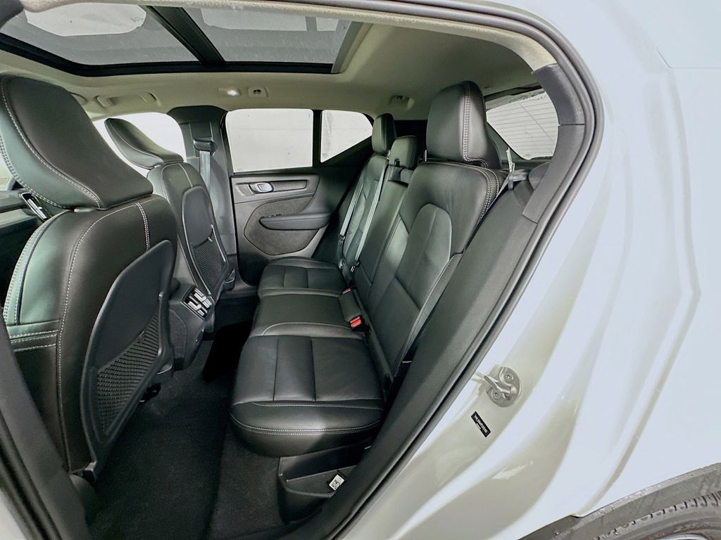 2023 Volvo XC40 Plus - Photo 19