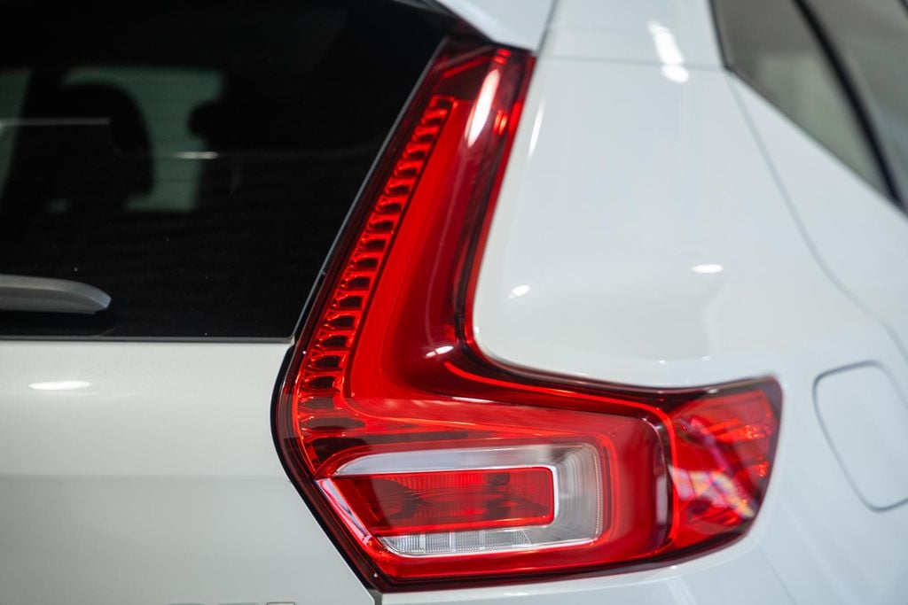 2023 Volvo XC40 Plus - Photo 6