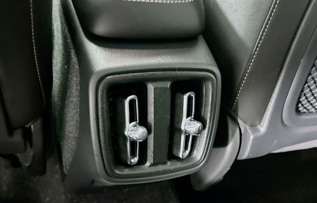 2023 Volvo XC40 Plus - Photo 20