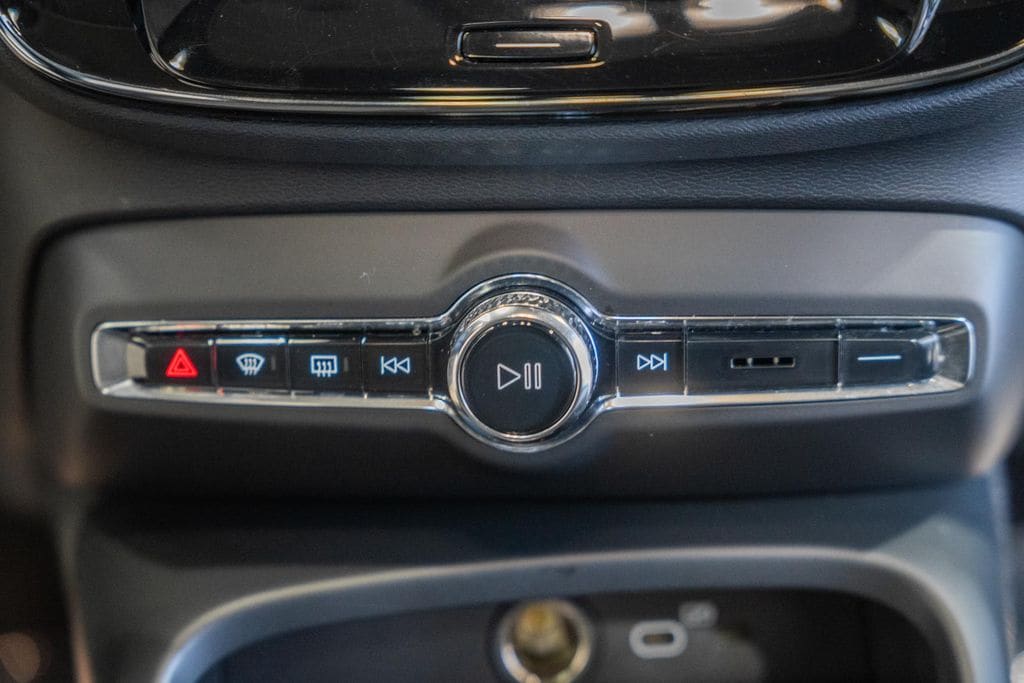 2023 Volvo XC40 Plus - Photo 23