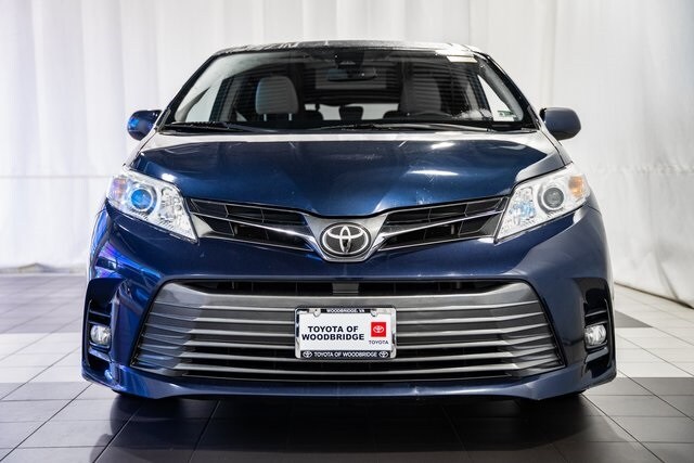 2020 Toyota Sienna XLE Premium photo 2