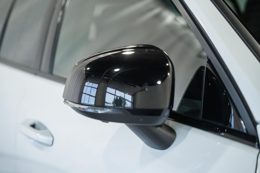 2023 Volvo XC40 Plus - Photo 15