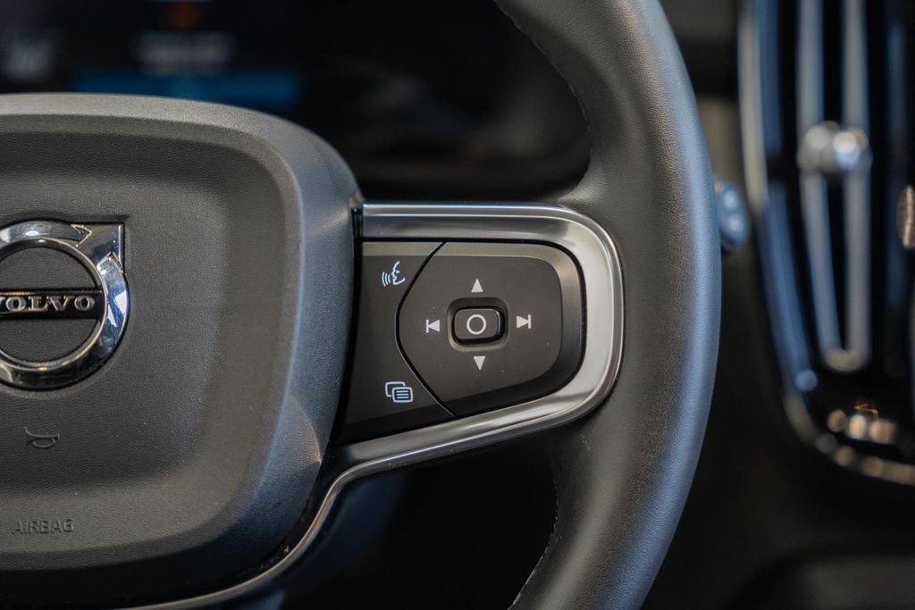 2023 Volvo XC40 Plus - Photo 29