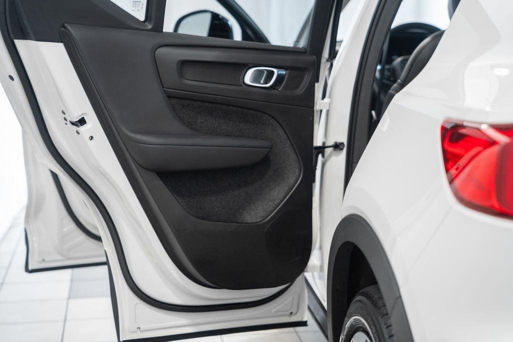 2023 Volvo XC40 Plus - Photo 39