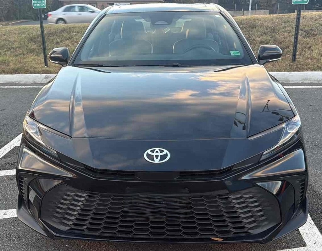 2025 Toyota Camry SE photo 2