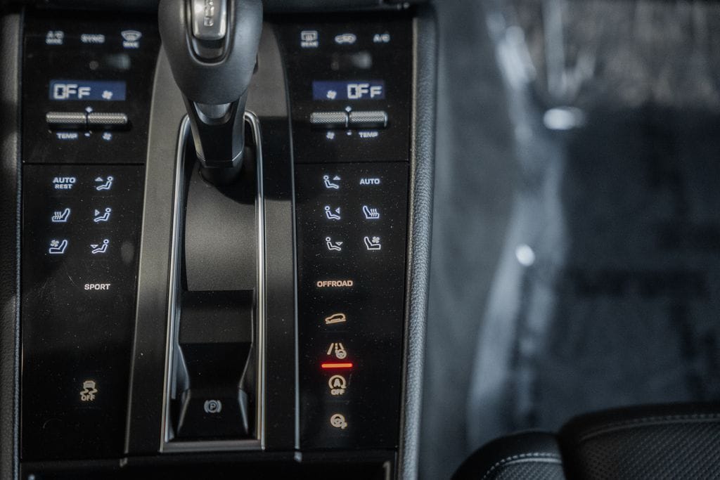2022 Porsche Macan Base - Photo 22