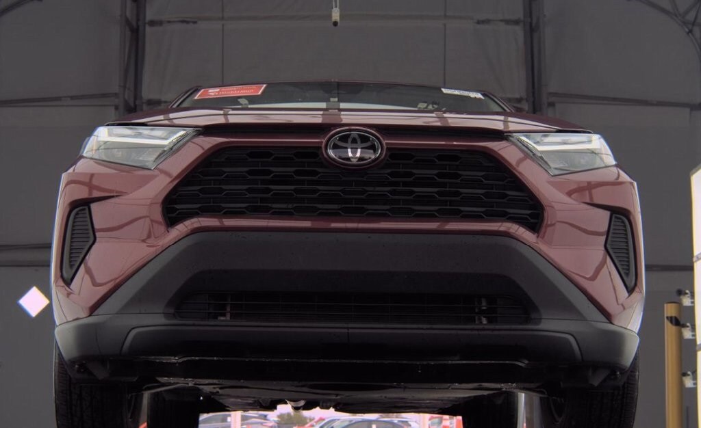 2023 Toyota RAV4 LE photo 2