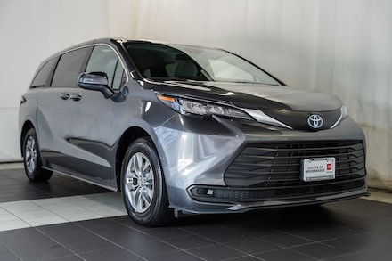 2025 Toyota Sienna LE Minivan/Van