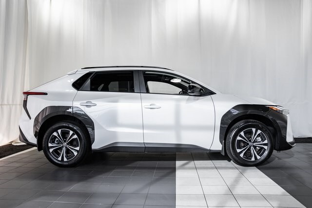 2023 Toyota bZ4X XLE photo 3