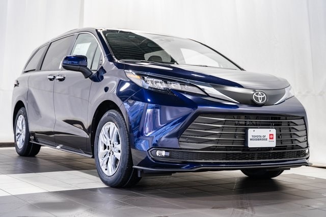 2026 Toyota Sienna XLE's photo