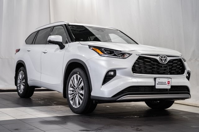 2026 Toyota Highlander Platinum's photo