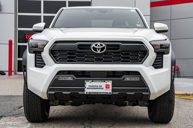2025 Toyota Tacoma TRD Off-Road photo 2