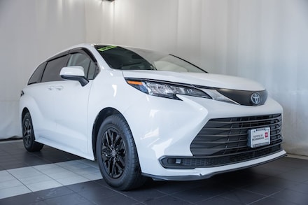 2023 Toyota Sienna LE Minivan/Van