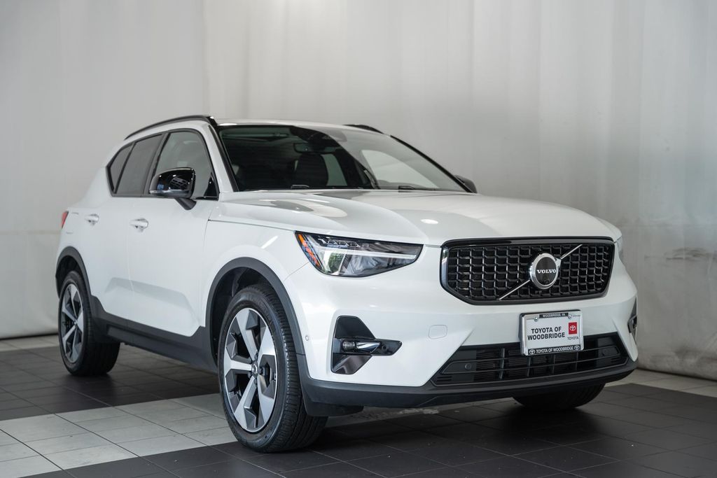 2023 Volvo XC40