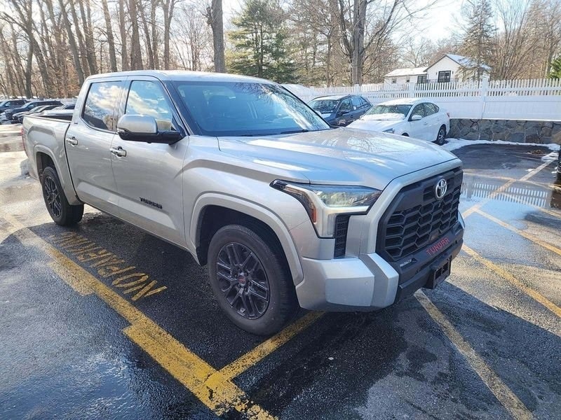 2023 Toyota Tundra SR5's photo