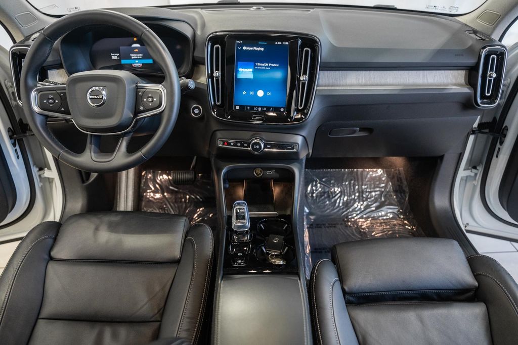 2023 Volvo XC40 Plus - Photo 20