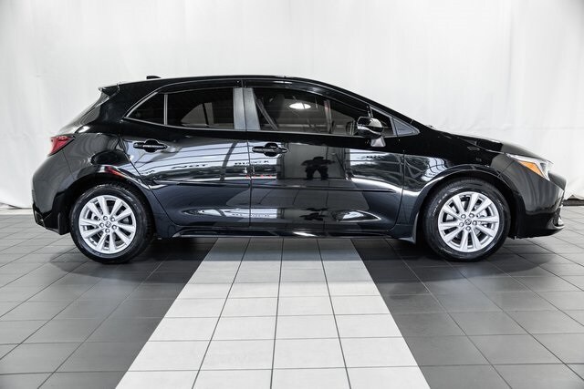 2025 Toyota Corolla SE photo 3