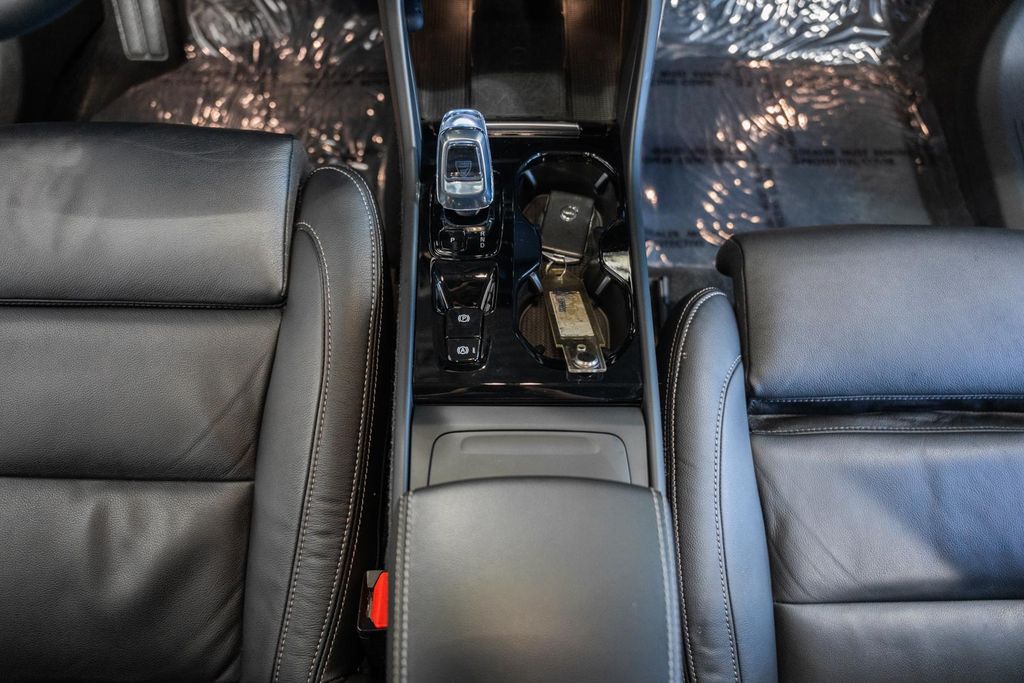 2023 Volvo XC40 Plus - Photo 27