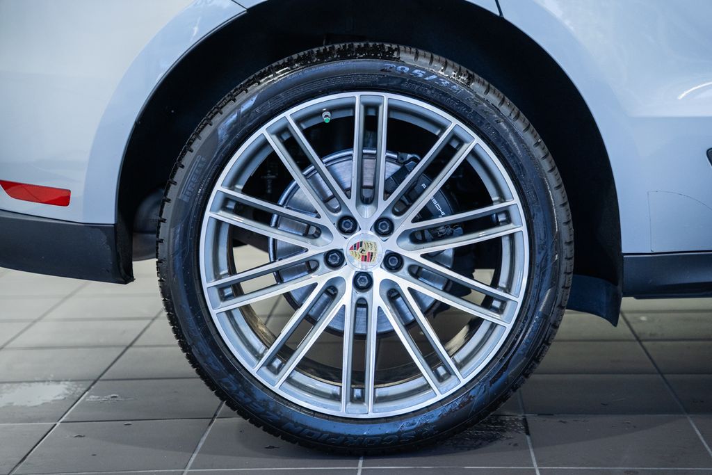 2022 Porsche Macan Base - Photo 16