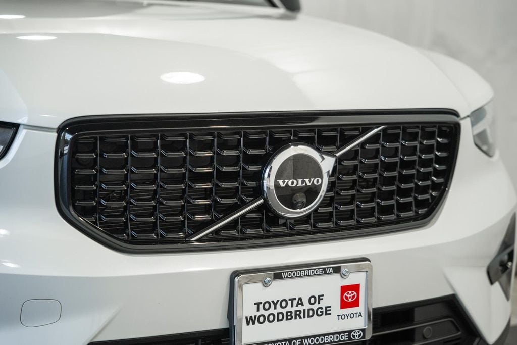 2023 Volvo XC40 Plus - Photo 11