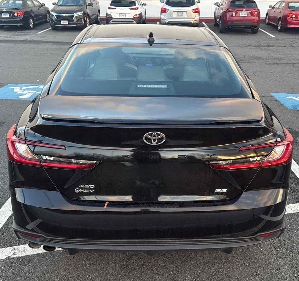 2025 Toyota Camry SE photo 4