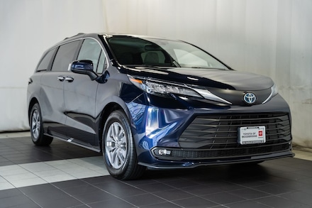 2025 Toyota Sienna XLE Minivan/Van