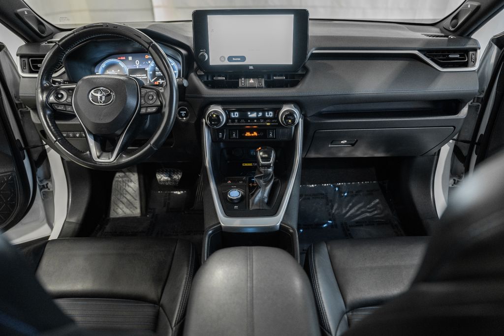 2024 Toyota RAV4 XSE - Photo 18