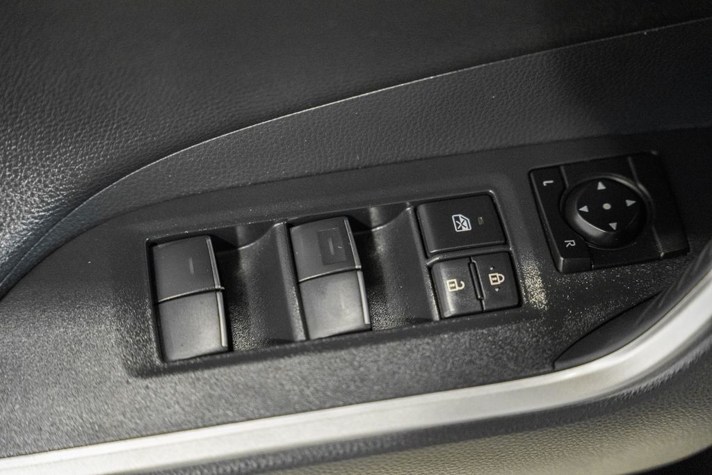 2024 Toyota RAV4 XSE - Photo 32