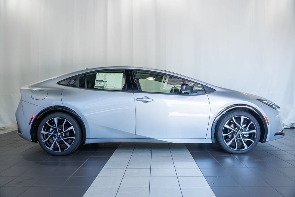 2026 Toyota Prius Plug-in Hybrid XSE - Photo 3