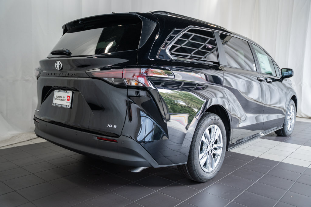 New 2026 Toyota Sienna XLE Van Passenger Van