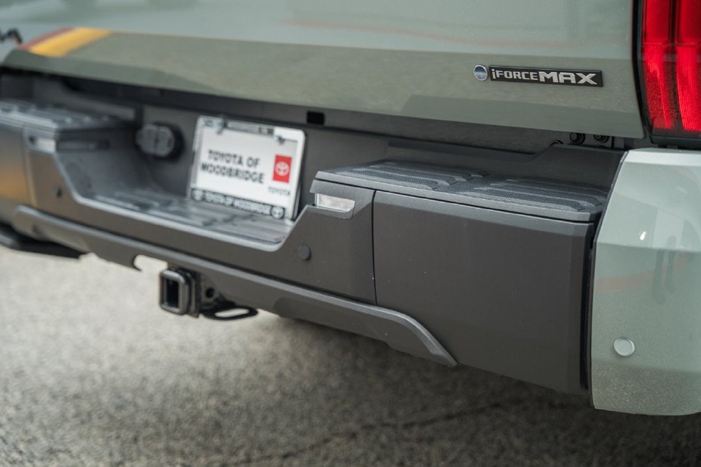 2025 Toyota Tundra Limited - Photo 8