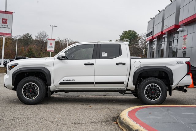 2025 Toyota Tacoma TRD Off-Road photo 4