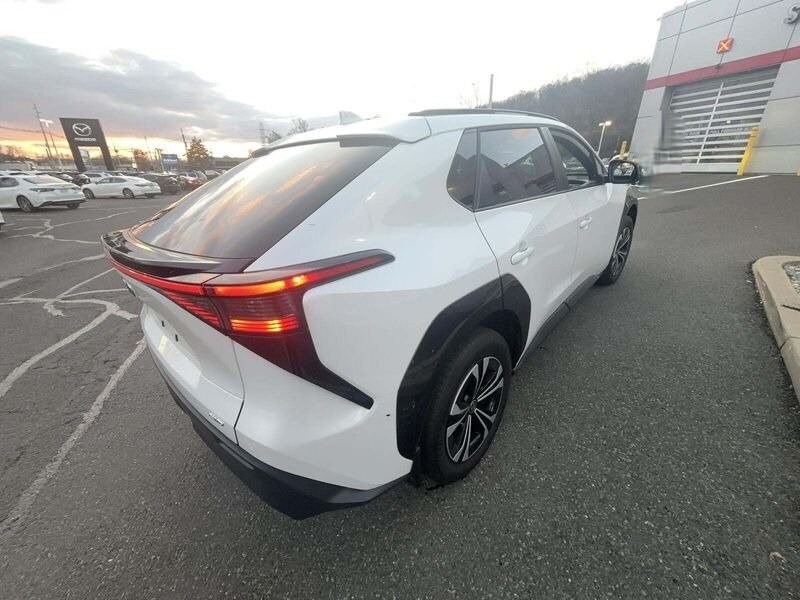 2024 Toyota bZ4X XLE photo 4