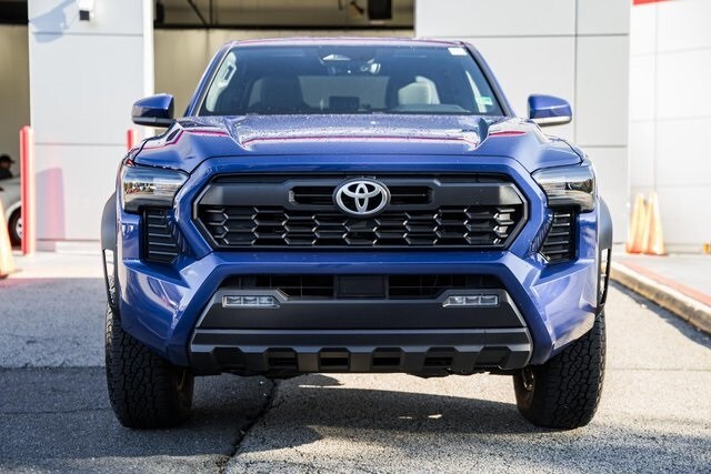 2025 Toyota Tacoma TRD Off-Road photo 2