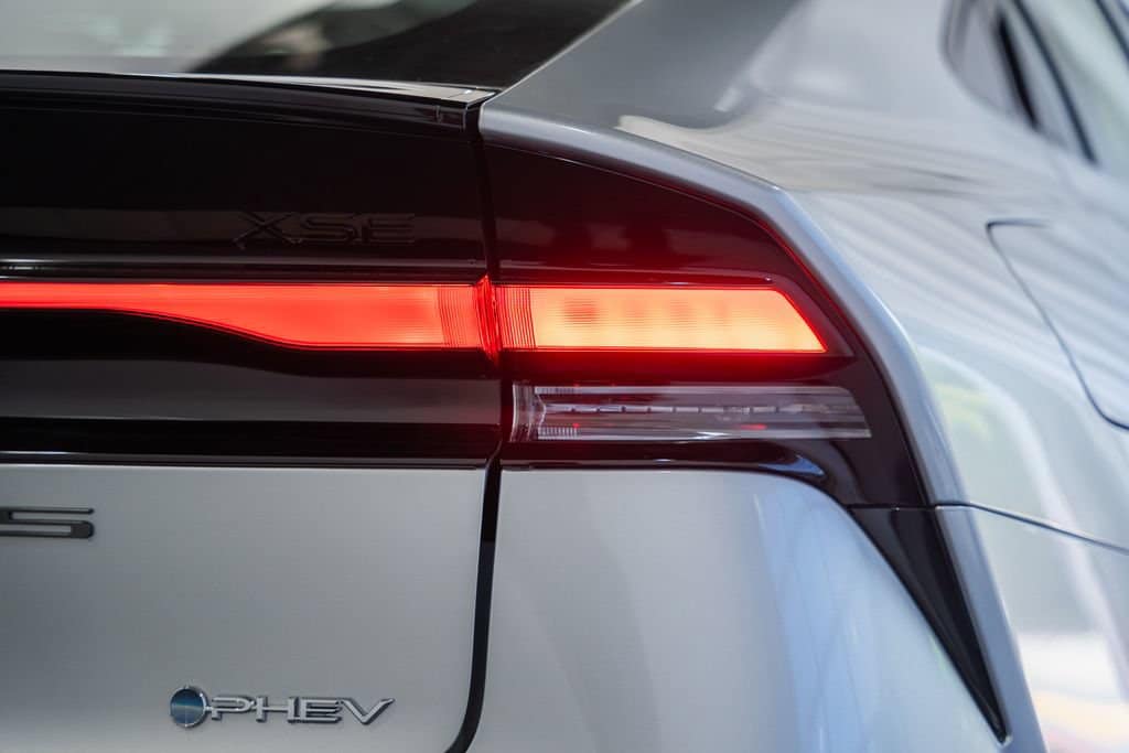 2026 Toyota Prius Plug-in Hybrid XSE - Photo 6